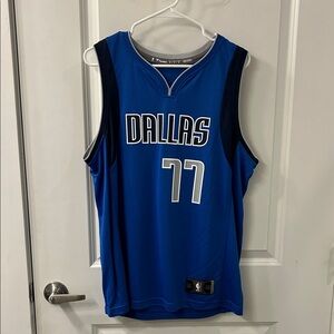 Men’s Fanatics Luka Doncic Dallas Mavericks Jersey (medium)